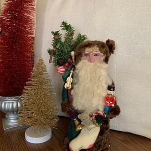 Vintage handmade Old World Santa by artisan Shirley McIntosh signed on bottom